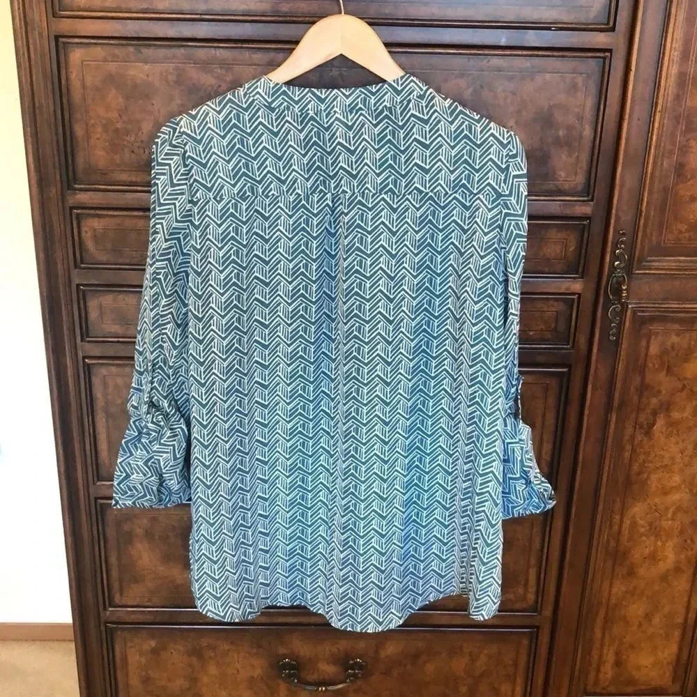 3/$15 Super cute green and white high low top - Picture 5 of 7